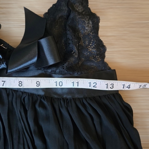 Victoria's Secret Elegant Black Lace Chemise Size Medium Lingerie Nightie - Picture 4 of 7